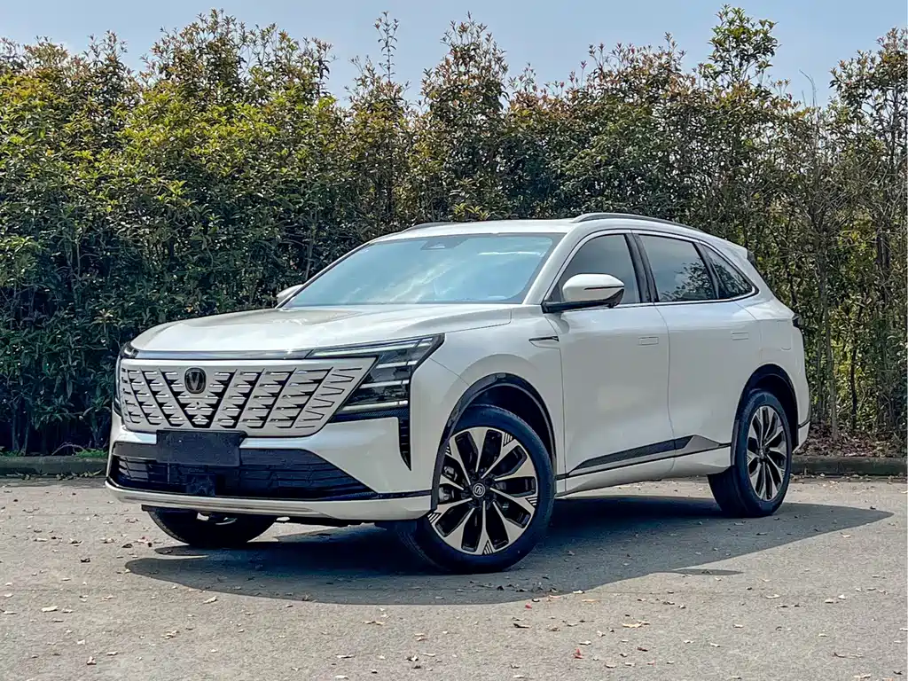 Changan CS75 PLUS 2026 — фото 3