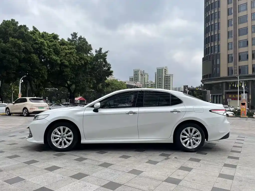 Toyota Camry 2020 — фото 11