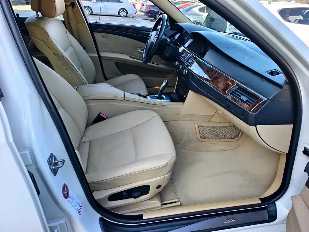 BMW 5 Series 2010 — фото 17