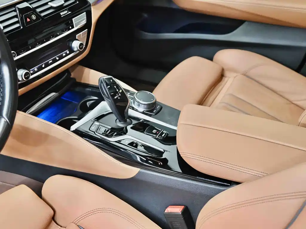 BMW 6 Series GT 2024 — фото 11