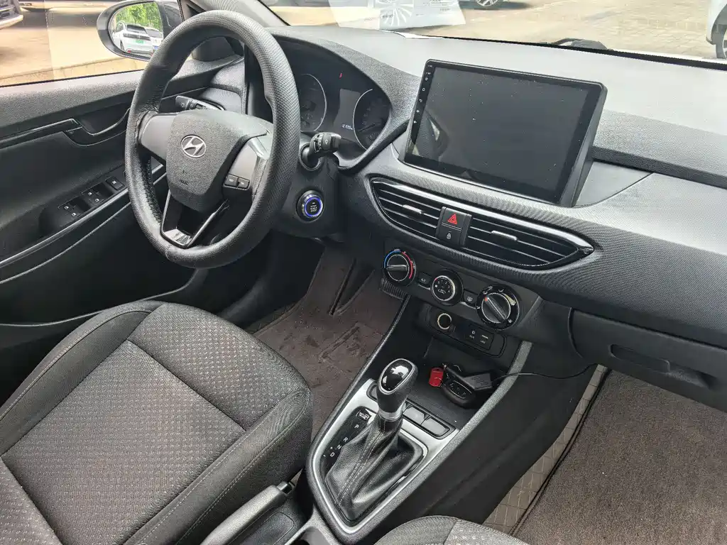 Hyundai Elantra 2019 — фото 16