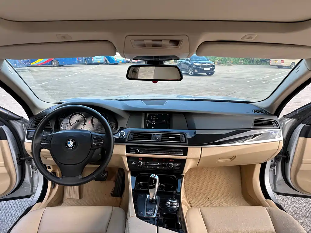 BMW 5 Series 2011 — фото 15