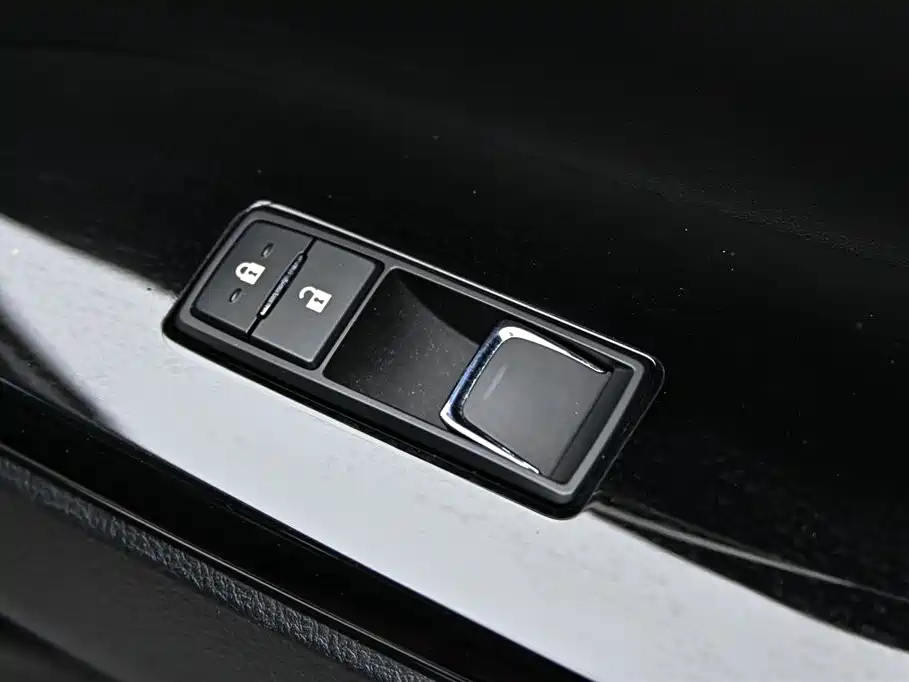 Lexus LX 2022 — фото 32