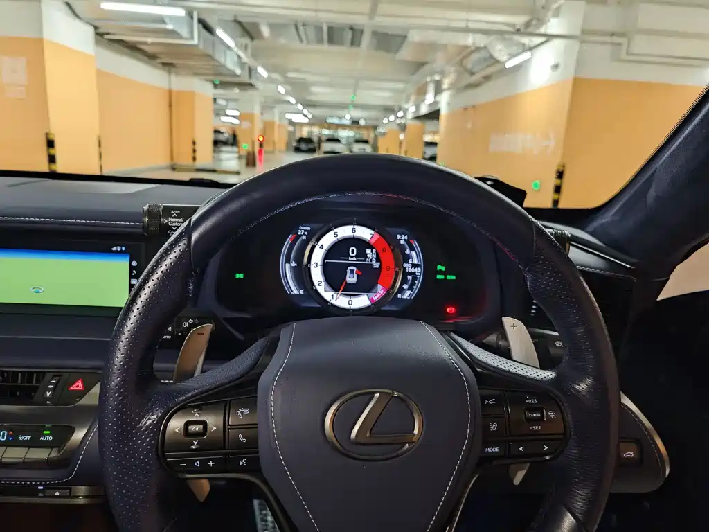 Lexus LC 2018 — фото 10