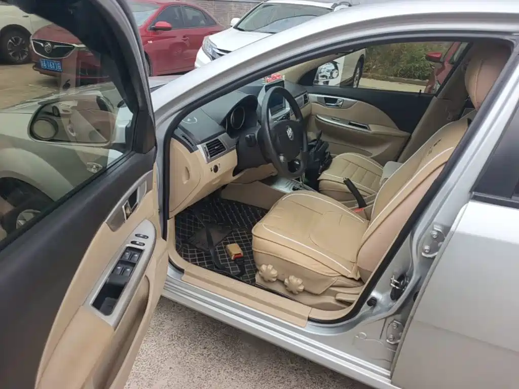 Buick Excelle 2015 — фото 16