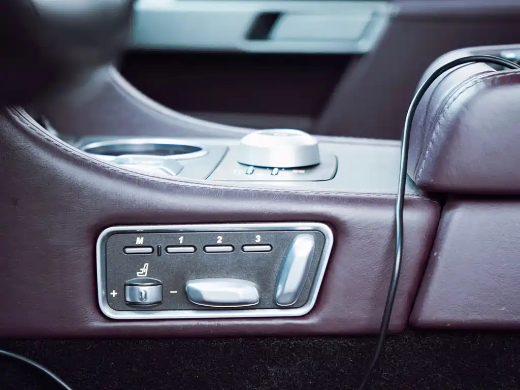 Aston Martin Rapide 2012 — фото 10