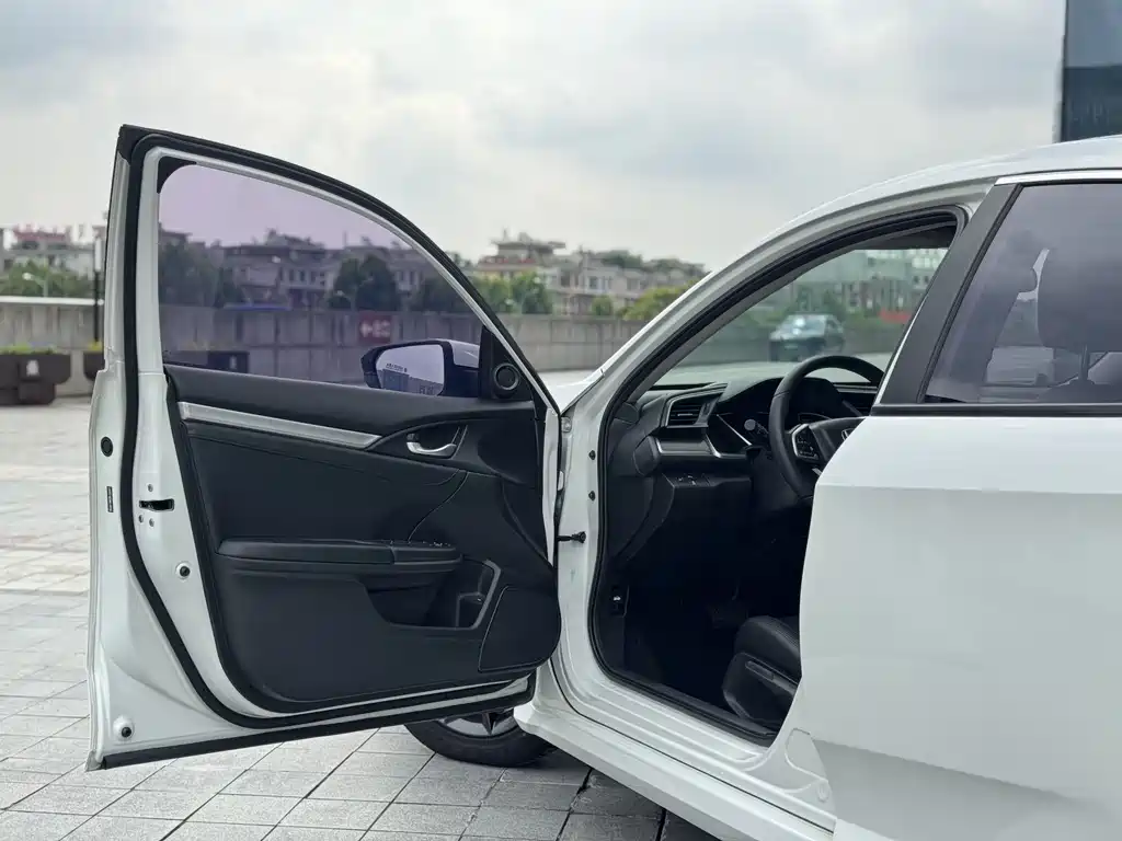 Honda Civic 2021 — фото 10