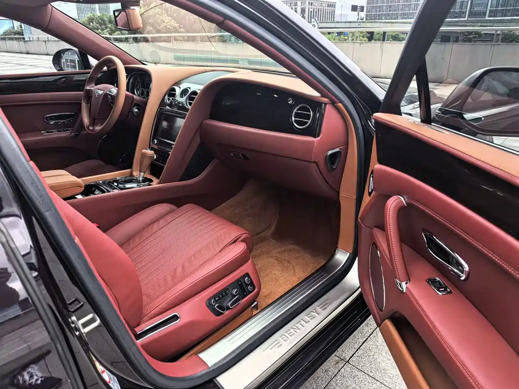 Bentley Flying Spur 2018 — фото 14