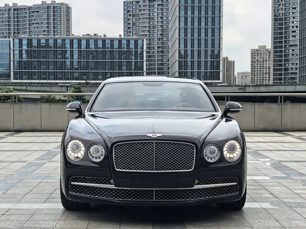 Bentley Flying Spur 2018 — фото 2