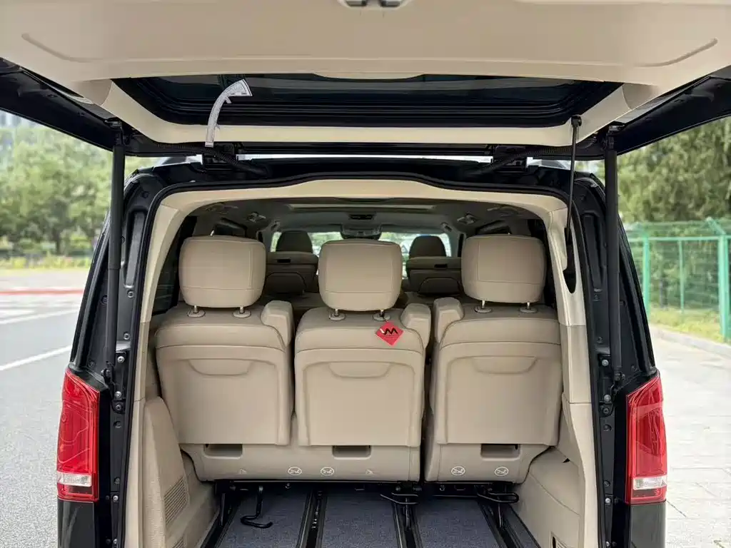 Mercedes-Benz V-Class 2022 — фото 19