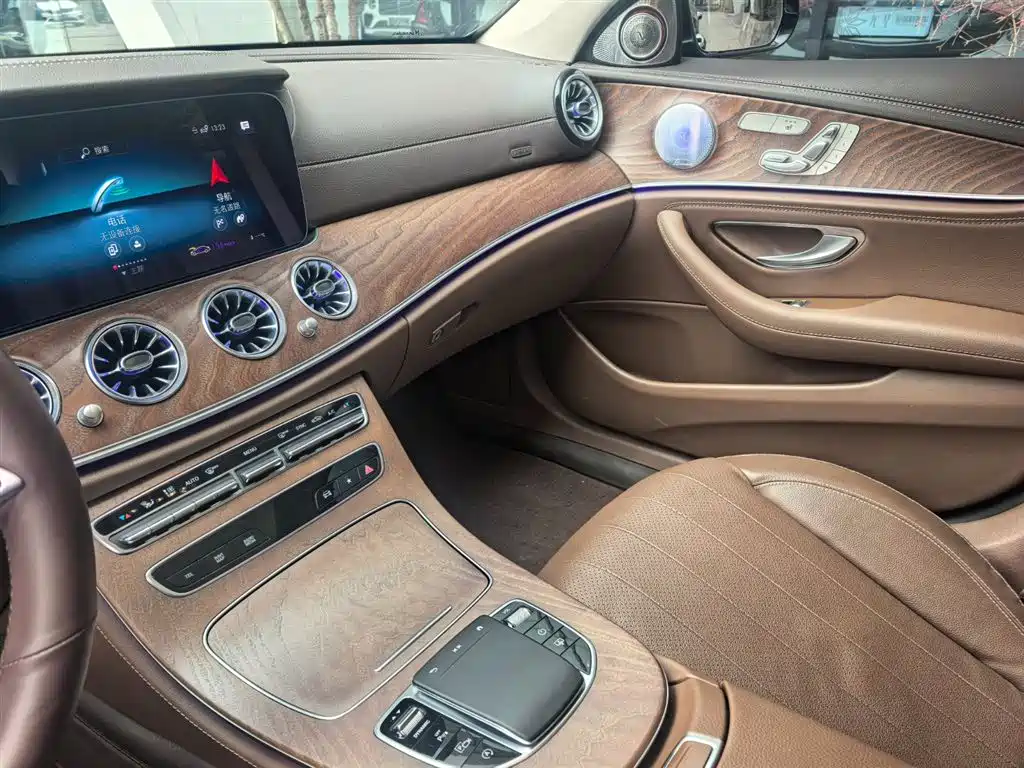 Mercedes-Benz E-Class 2023 — фото 5