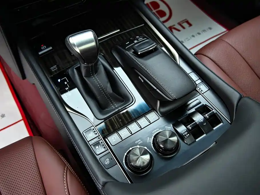 Lexus LX 2022 — фото 18