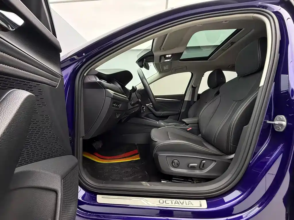 Skoda Octavia 2021 — фото 18