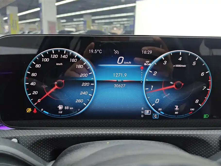 Mercedes-Benz A-Class 2023 — фото 14