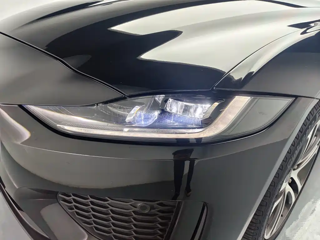 Jaguar XEL 2022 — фото 10
