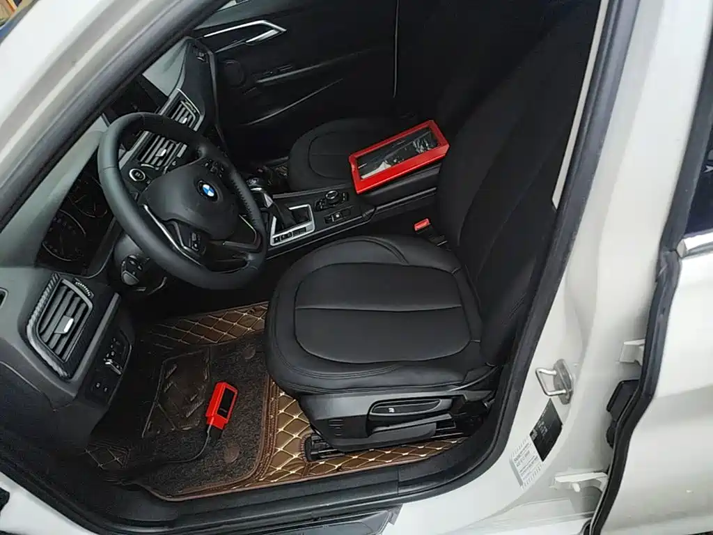 BMW 1 Series 2018 — фото 15
