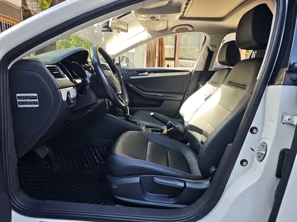 Volkswagen Sagitar 2017