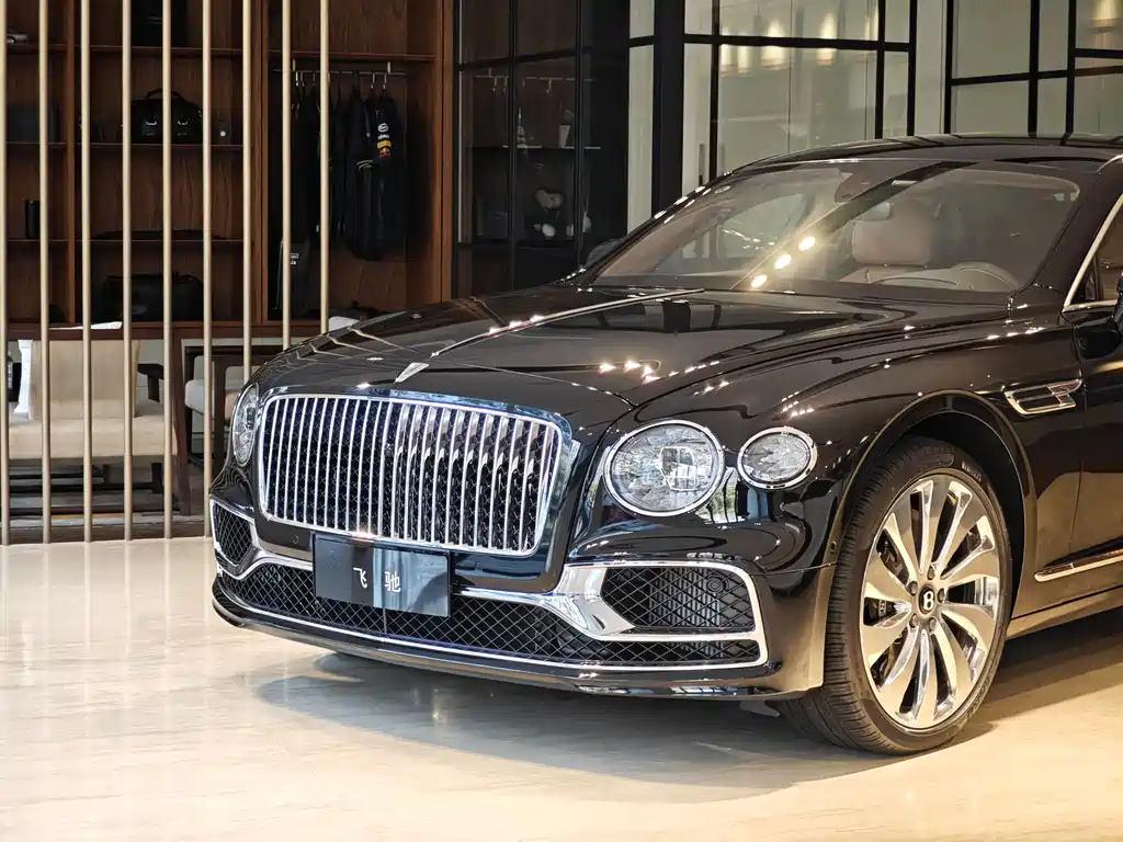 Bentley Flying Spur — фото 3