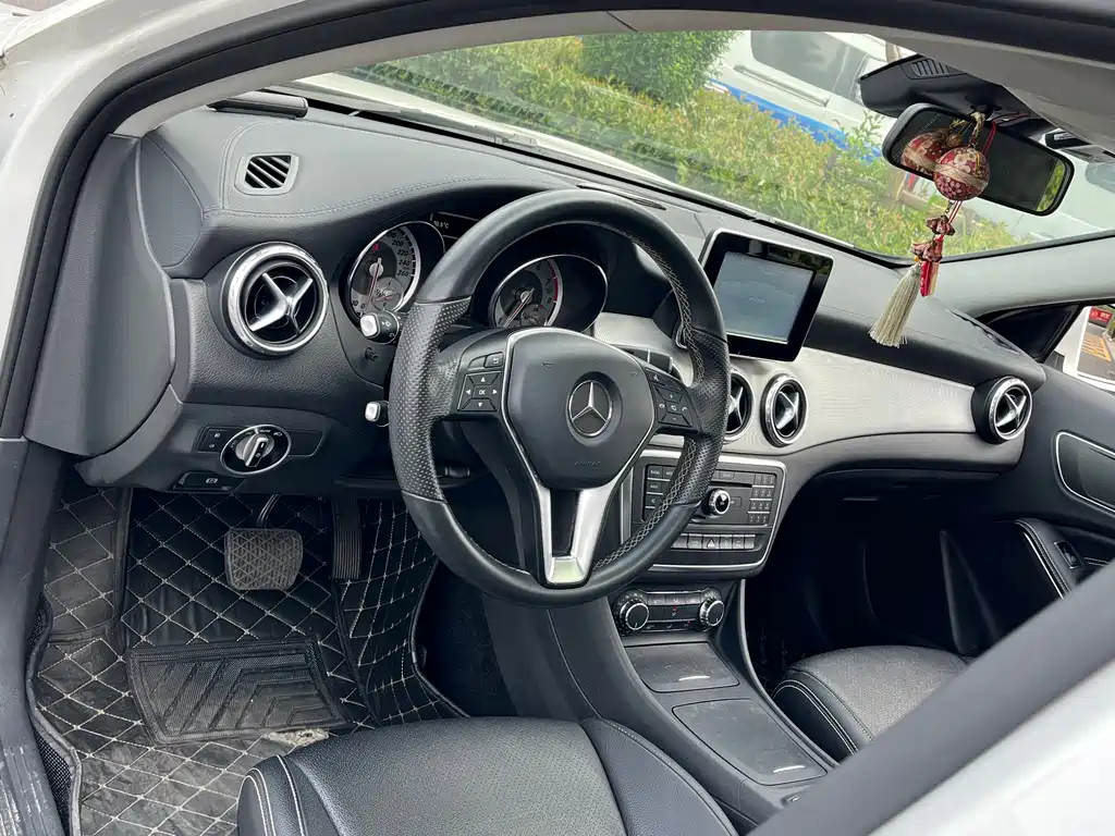 Mercedes-Benz GLA 2016 — фото 12
