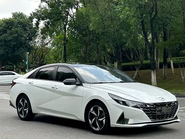 Hyundai Elantra 2022