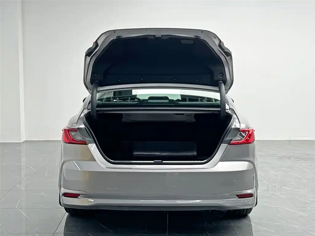 Toyota Camry 2025 — фото 11