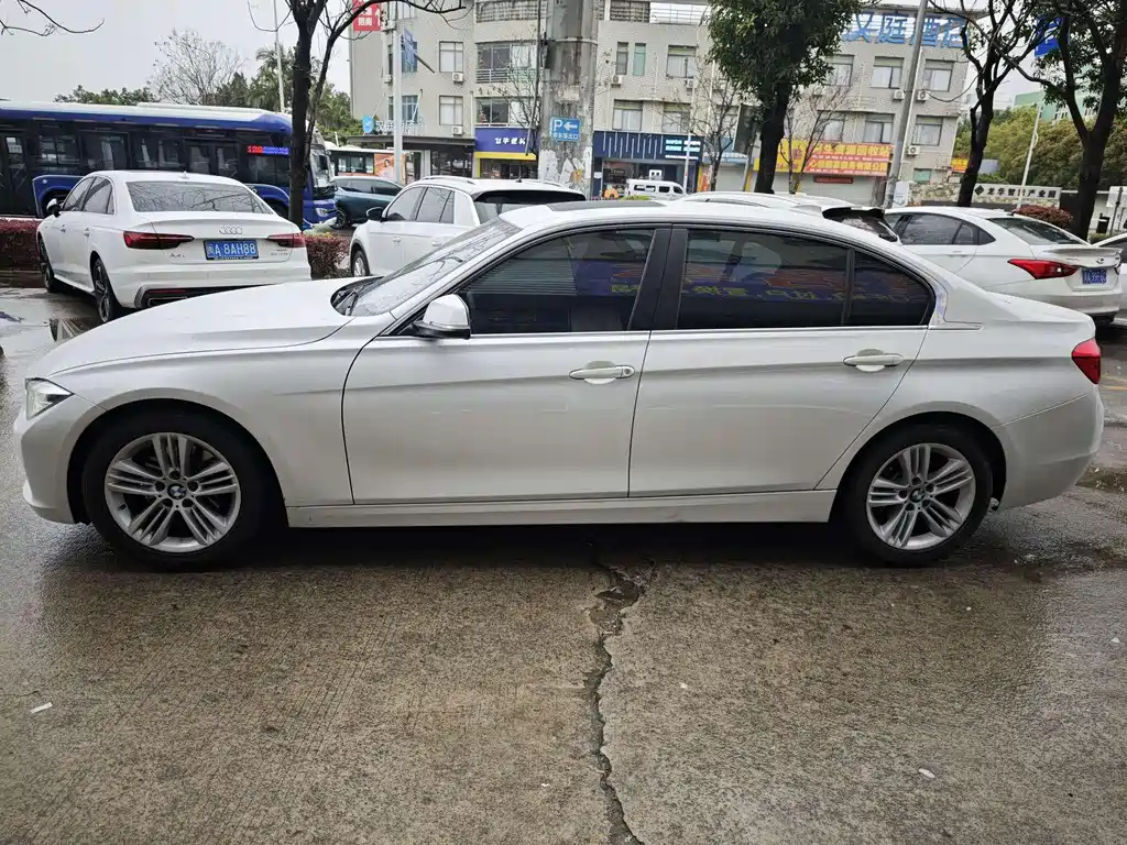 BMW 3 Series 2017 — фото 14