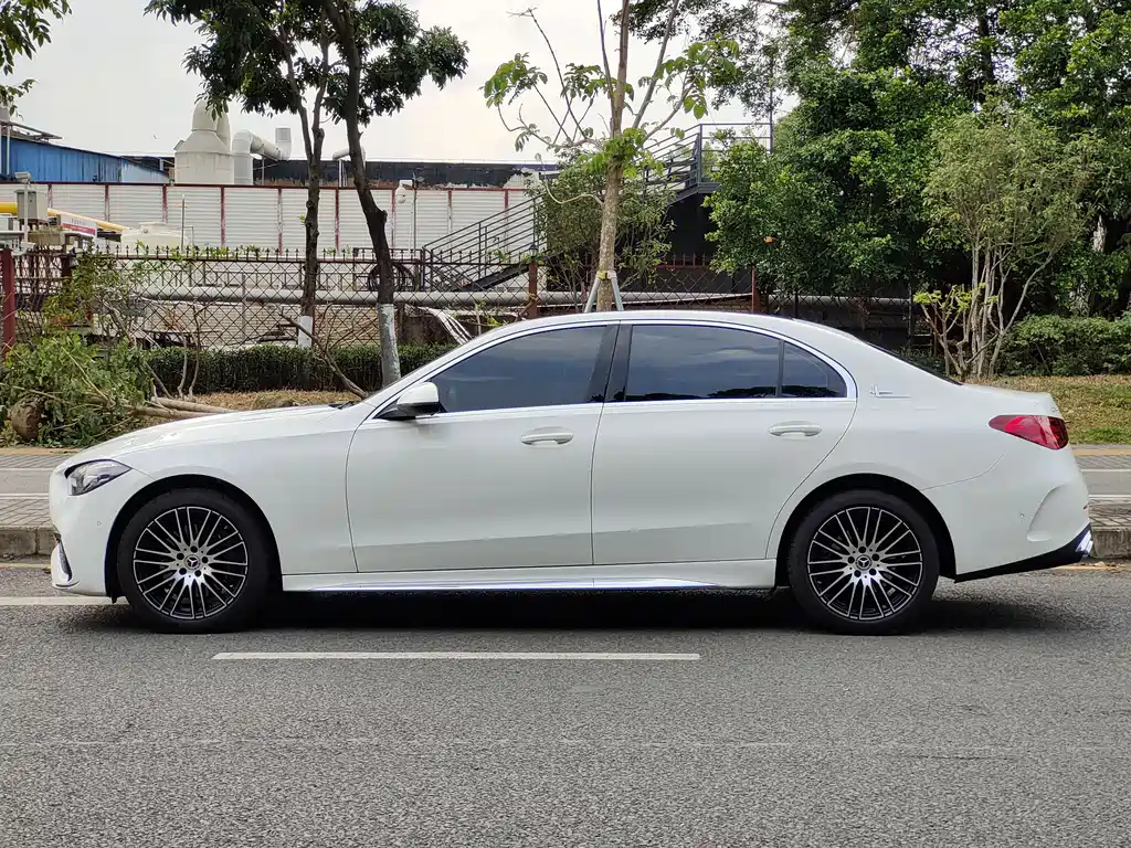 Mercedes-Benz C-Class 2025 — фото 16
