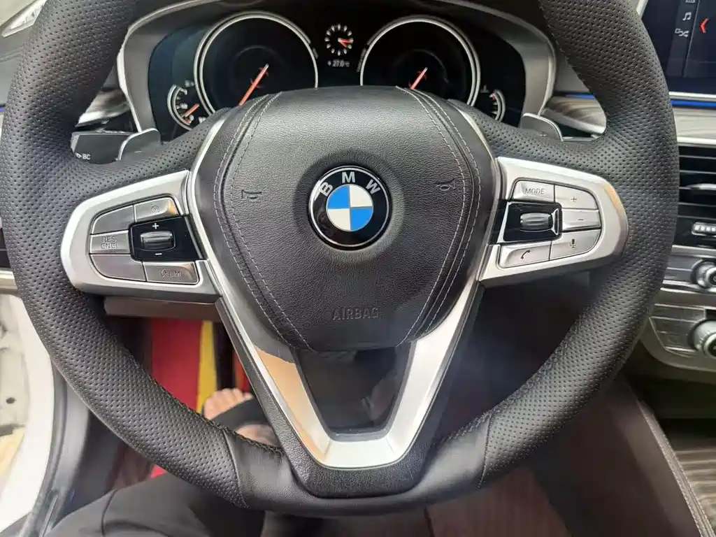 BMW 5 Series 2018 — фото 5