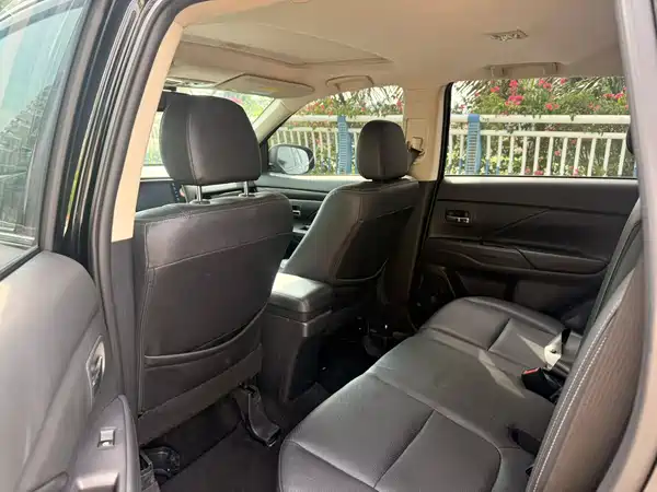 Mitsubishi Outlander 2016