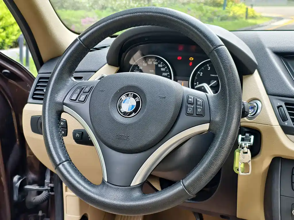 BMW X1 2012 — фото 41