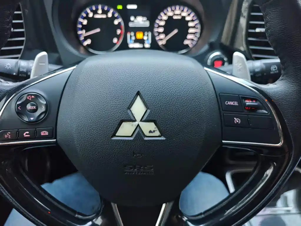 Mitsubishi Outlander 2018 — фото 17