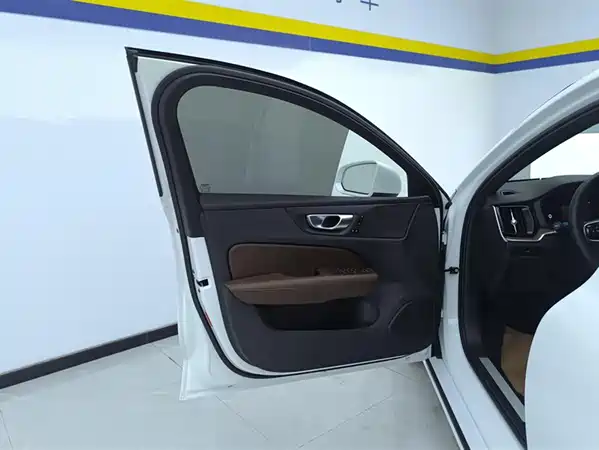 Volvo S60 2025