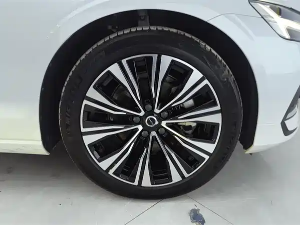 Volvo S60 2025