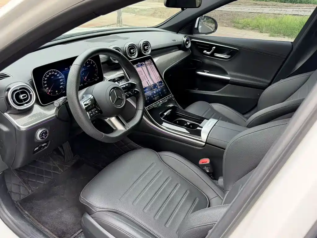 Mercedes-Benz C-Class 2025 — фото 4