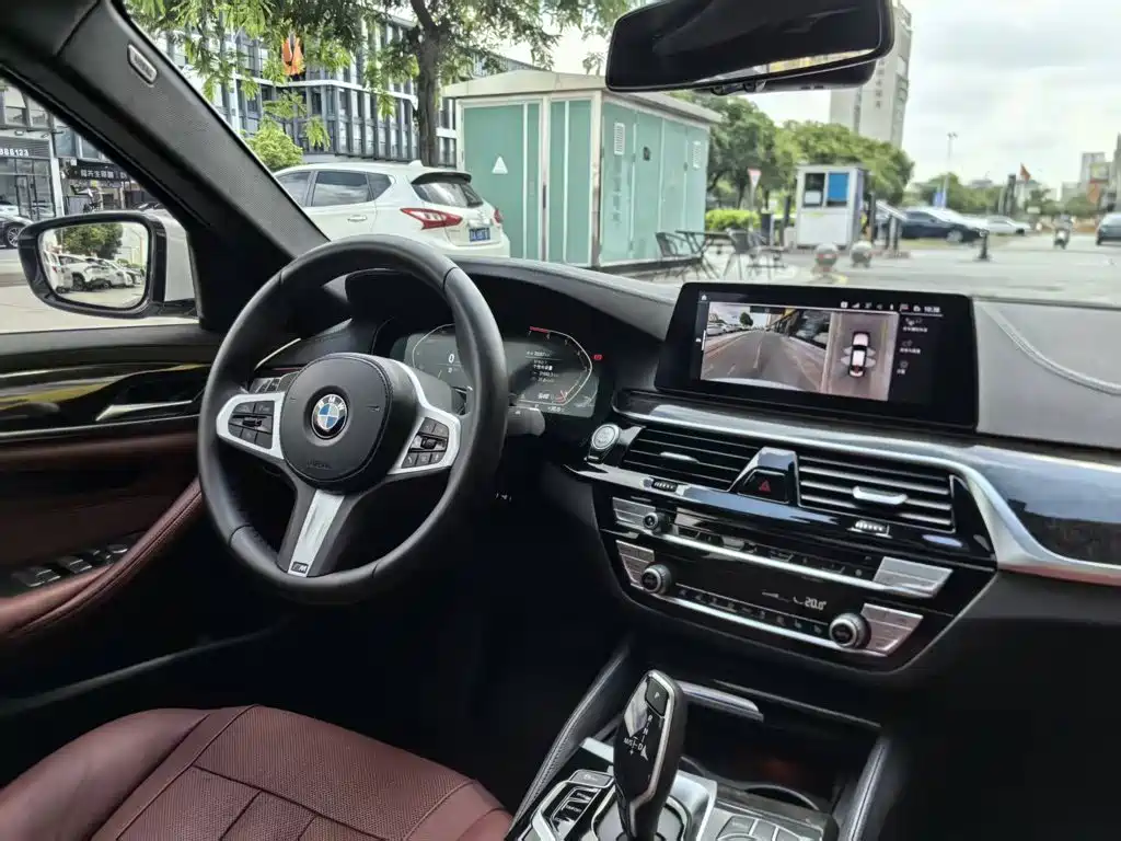 BMW 5 Series 2020 — фото 19