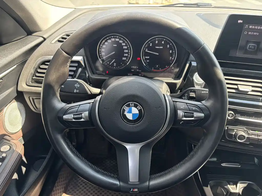 BMW 1 Series 2023 — фото 11