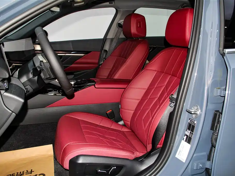 BMW 5 Series 2025 — фото 17