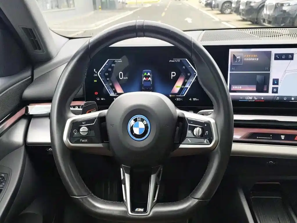 BMW i5 2026 — фото 14