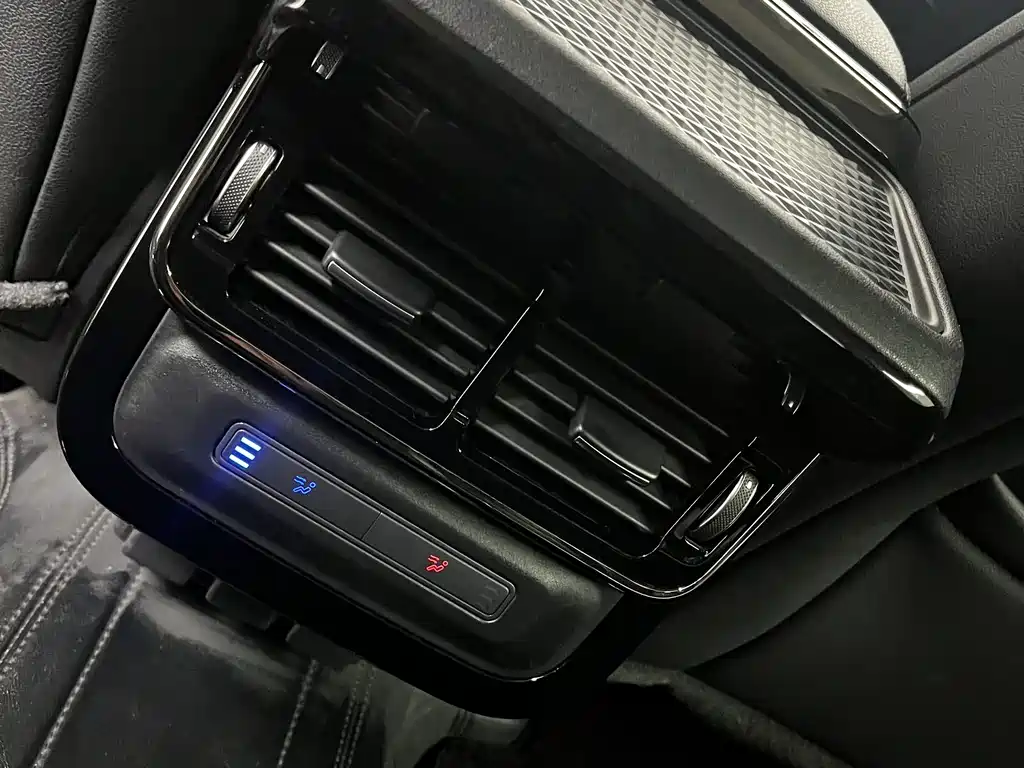 Land Rover Evoque 2023 — фото 14