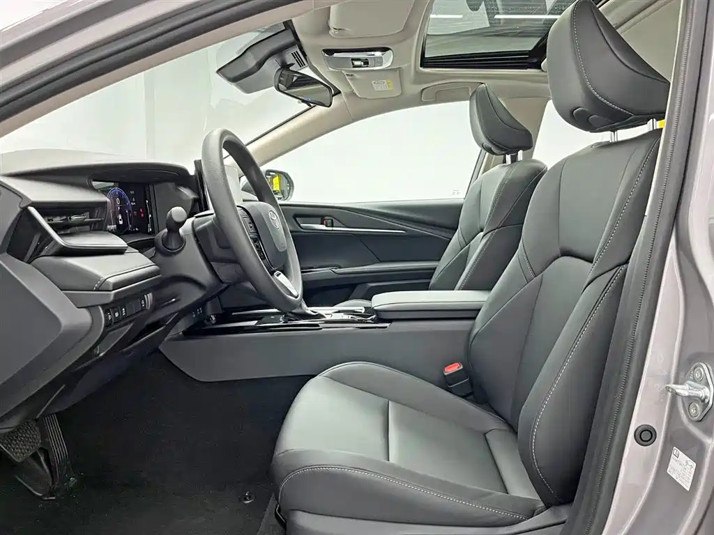 Toyota Camry 2025 — фото 14