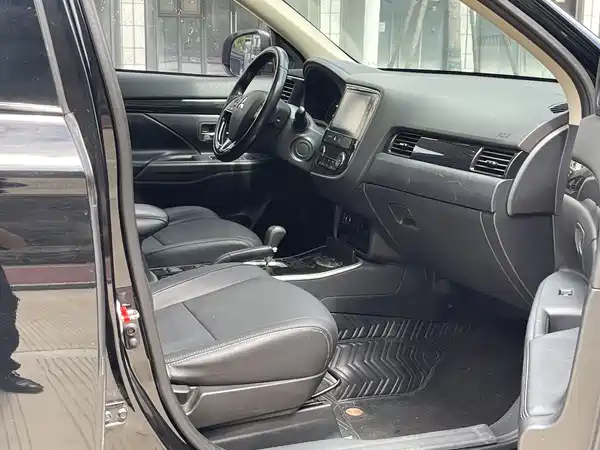 Mitsubishi Outlander 2018