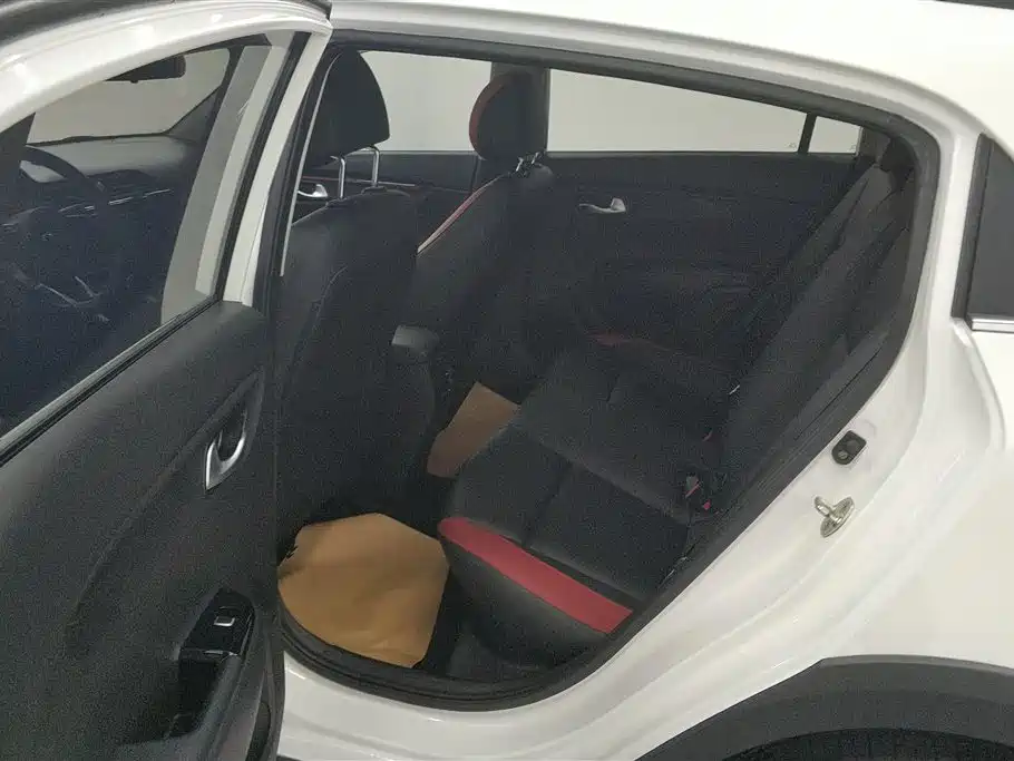 Kia KX Cross 2019 — фото 11