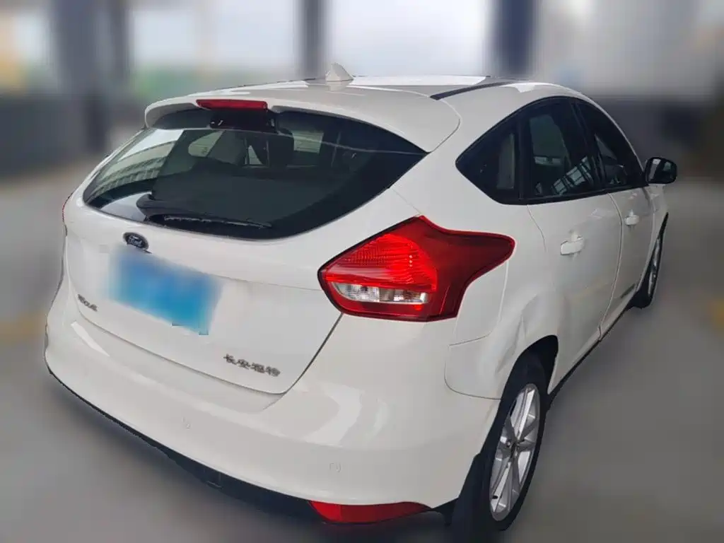 Ford Focus 2017 — фото 10