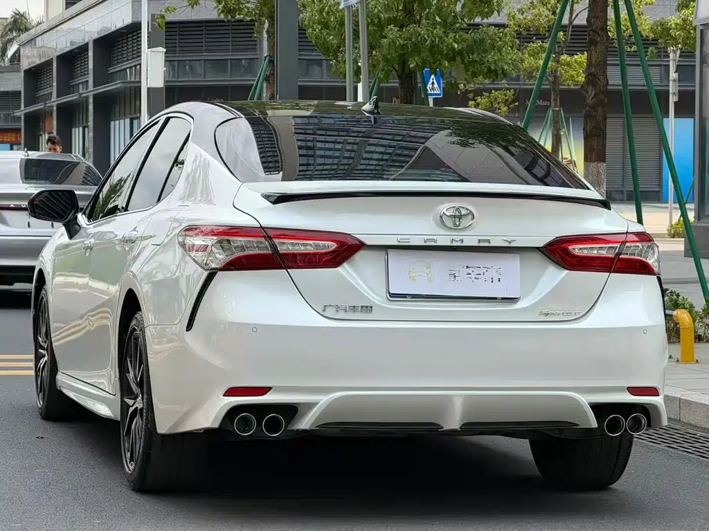 Toyota Camry 2022 — фото 8