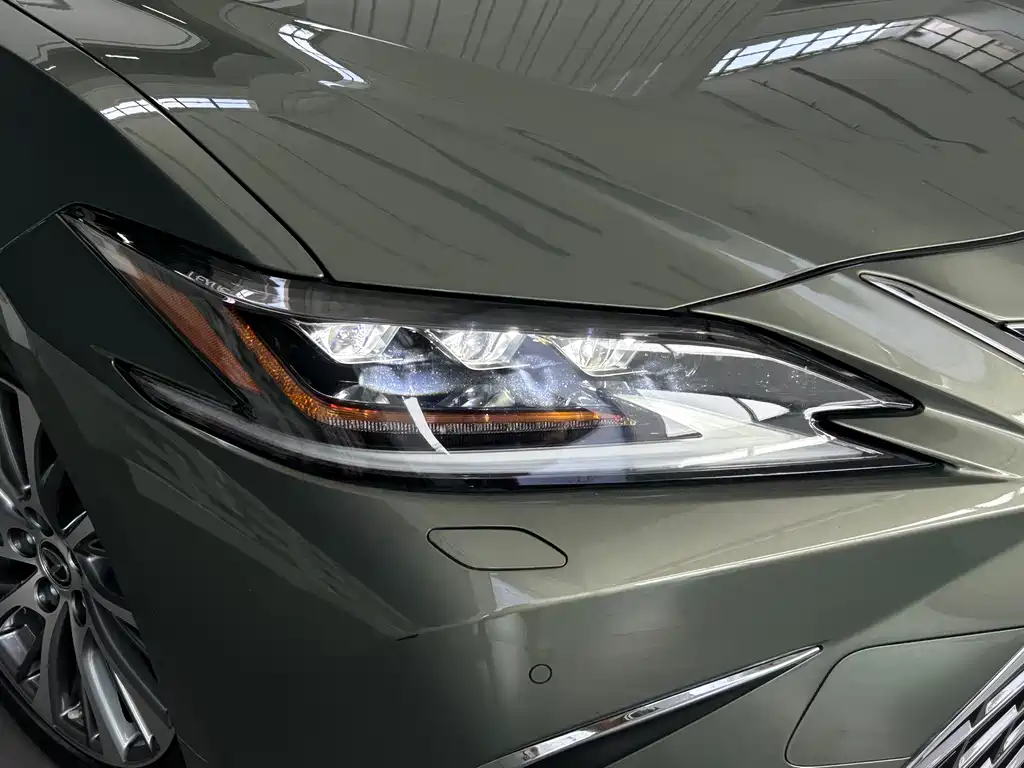 Lexus ES 2019 — фото 14