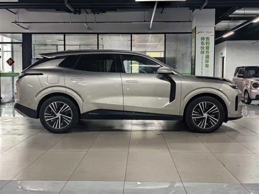 Lynk & Co 08 EM-P 2025 — фото 7