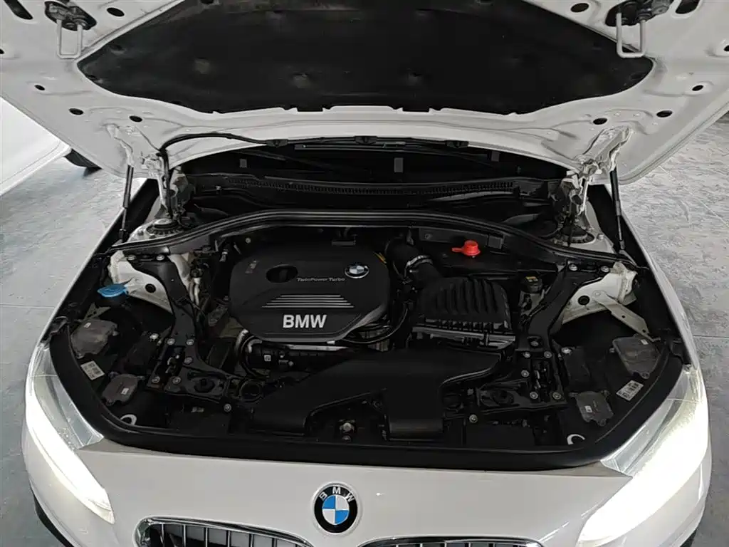 BMW 1 Series 2017 — фото 20
