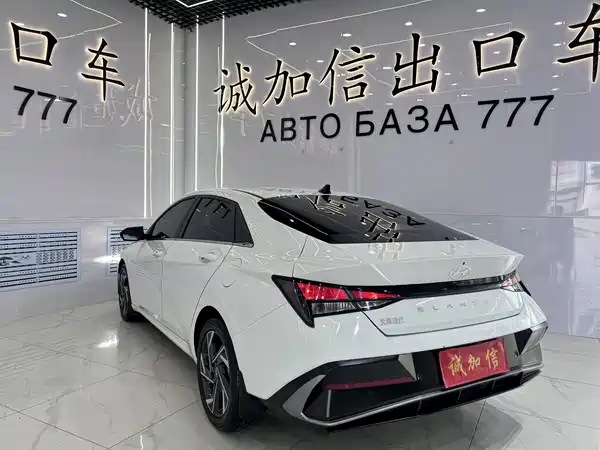 Hyundai Elantra 2023