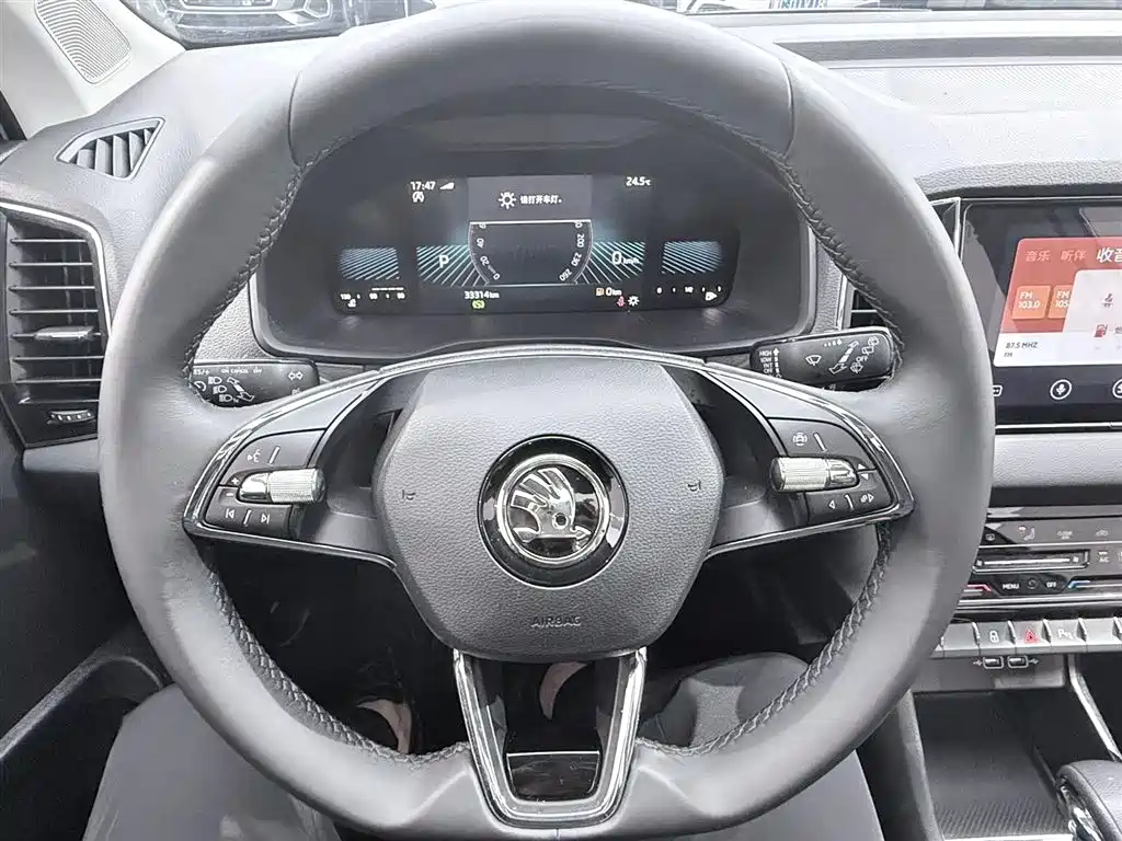 Skoda Karoq 2023 — фото 8