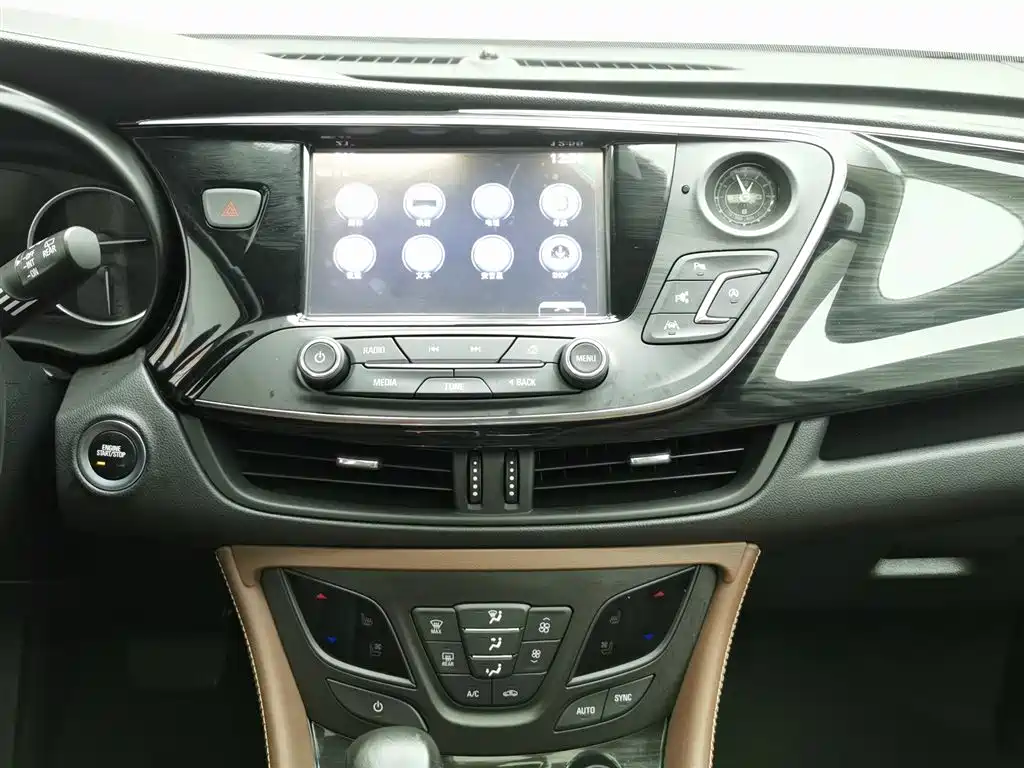 Buick Envision Plus 2018 — фото 12